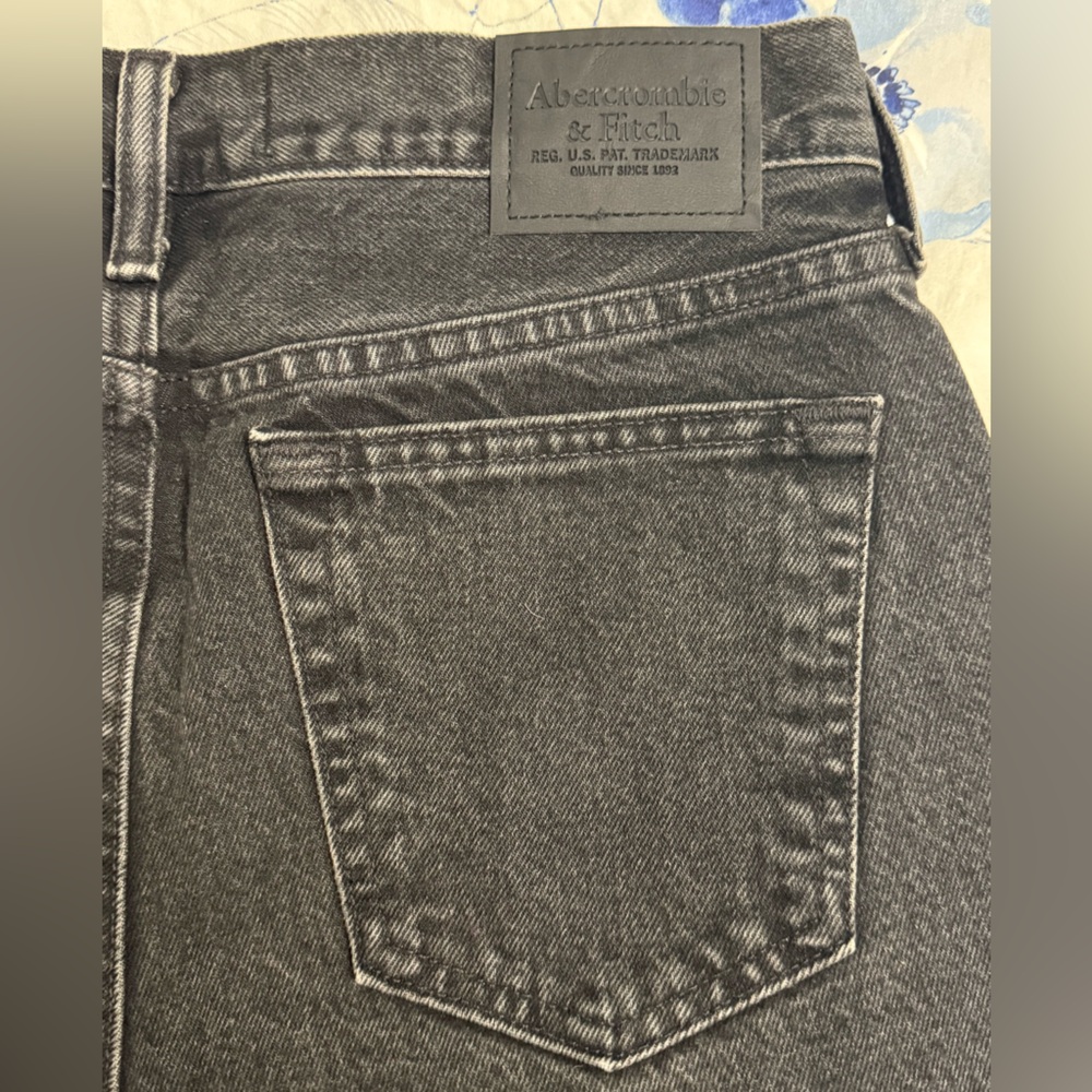 Abercrombie & Fitch Men's Loose Black Washed Jeans 30x32
